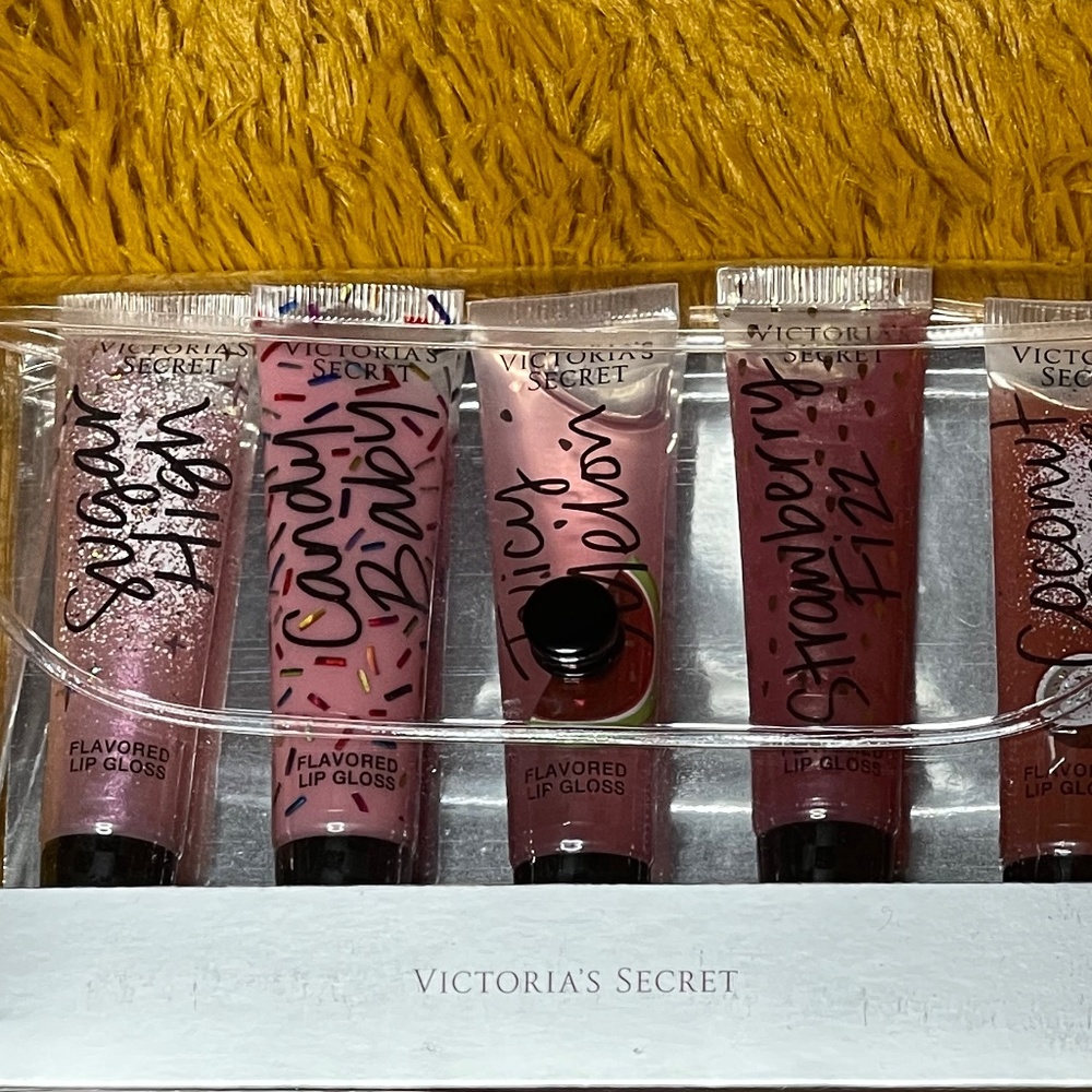 VICTORIA SECRET LIP GLOSS SET - BRAND NEW - WOW!